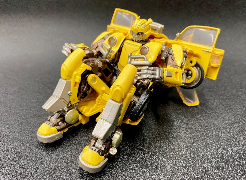 Takara Transformers Premium Finish SS 01 Bumblebee Official In Hand Image  (2 of 4)